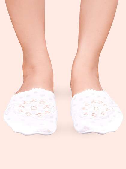 Shyle White Front Lace Seamless Ankle Socks