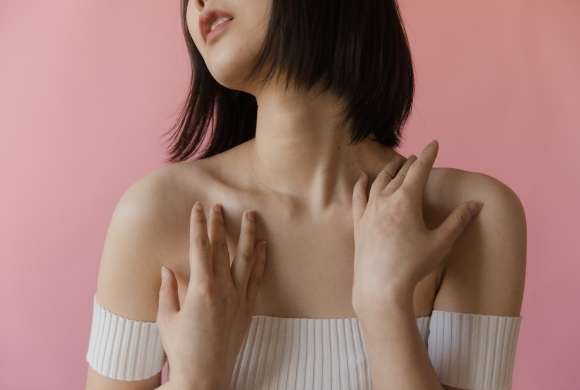 How to Wear a Bra for an Off-shoulder Dress? Some Popular Recommendations
